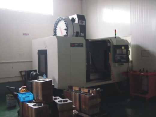 Plate shearing machine